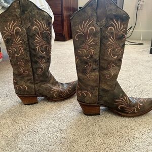 Cowgirl boots size 9